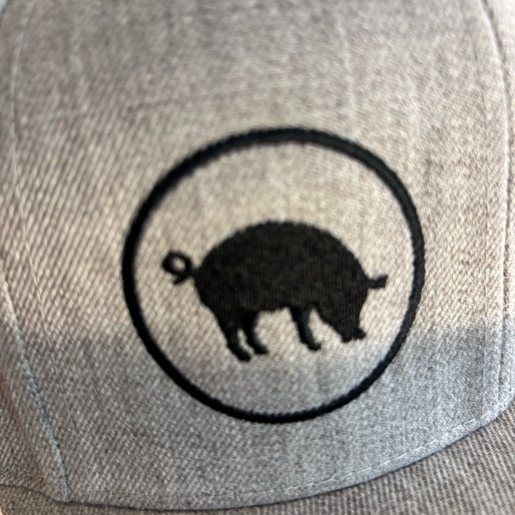 THE CLASSICS YUPOONG Gray Snapback Acrylic Wool Ballcap Hat Embroidered Pig NEW - Picture 8 of 11